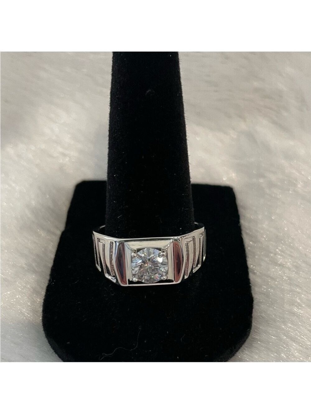 1.0ct 6.55mm size 10 men’s Moissanite ring